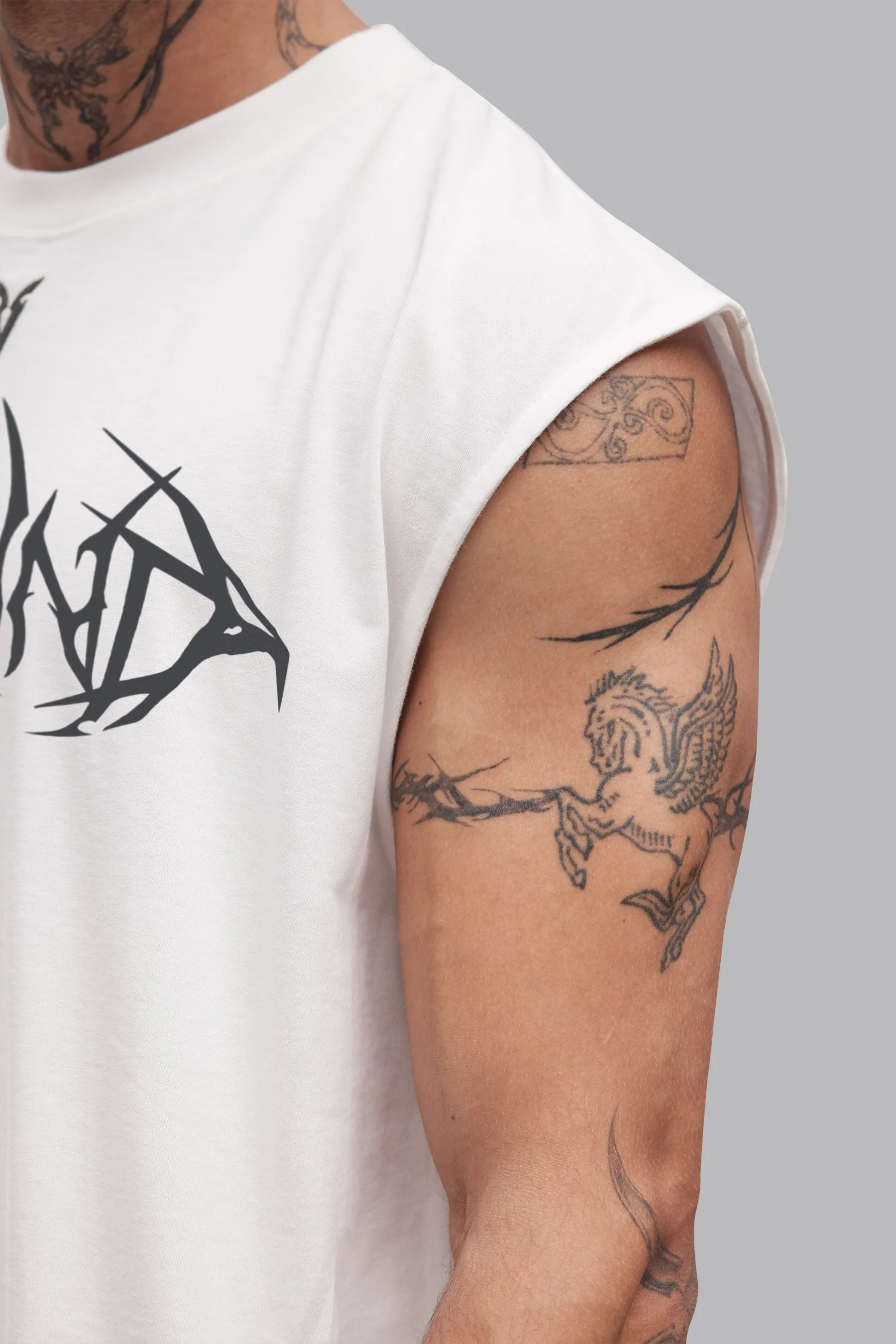 V_LYFE220 GRAPHIC SLEEVELESS T-SHIRT - Optic White
